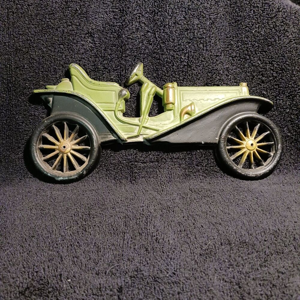 Vintage Cast Metal Antique Car Wall Plaque Green body, black Tires, Red Backrest